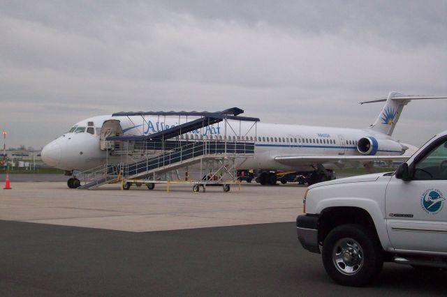 McDonnell Douglas MD-83 (N862GA) - Alligiant MD-83 (N862GA) at KHGR waiting to load for KFSB