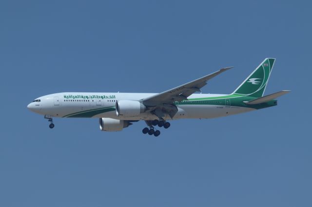 BOEING 777-200LR (YI-AQZ)