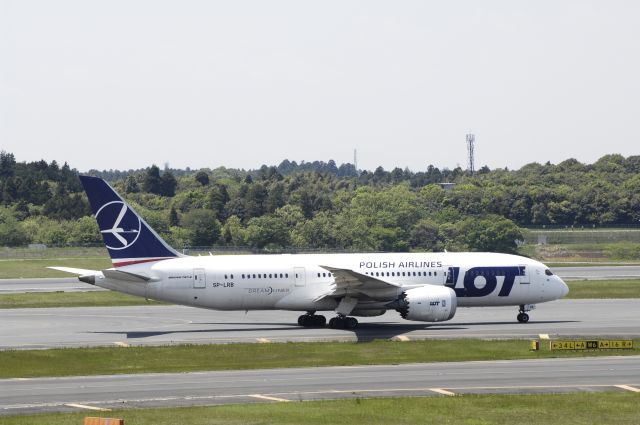 Boeing 787-8 (SP-LRB) - Taxing at Narita Intl Airport on 2016/04/30