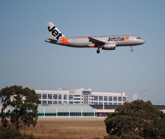 Airbus A320 (VH-JQL)