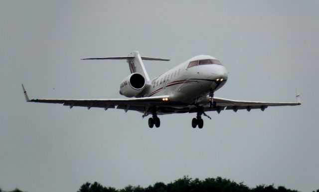 Canadair Challenger (N157NS)