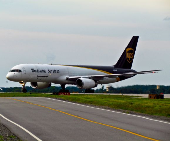 Boeing 757-200 (N466UP)