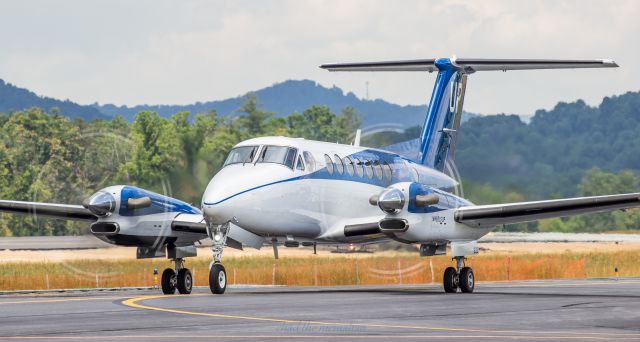 Beechcraft Super King Air 350 (N893UP) - Taxiing for departure out of KAVL