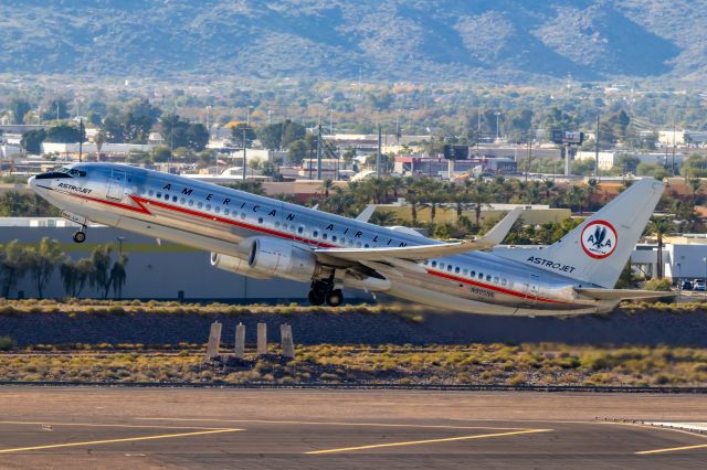 Boeing 737-800 (N905NN) - American Airlines 737-800 in AstroJet retro livery livery taking off from PHX on 11/28/22. Taken with a Canon 850D and Tamron 70-200 G2 lens. This is one of only 3 AA retro liveries that I was still missing, along with TWA and the Eagle retro E175, so I'm extremely happy to have finally gotten it!