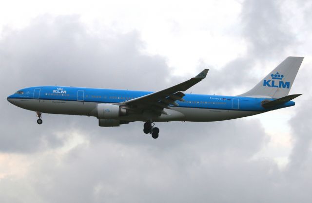Airbus A330-200 (PH-AOB)