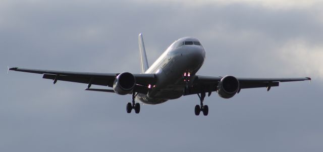 Airbus A319 (F-GRXF) - An Air France A319 on final approach into LHR, landing on runway 09L.br /br /Location: Stanwell Moor Road, beside runway 09L.br /Date: 28.08.22 (dd/mm/yy)