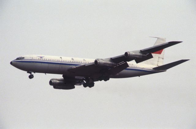 Boeing 707-100 (B-2412) - Final Approach to Narita Intl Airport Rwy34 on 1985/02/12