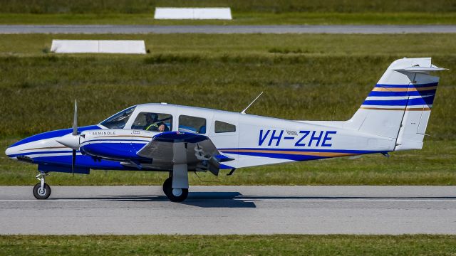 Piper PA-44 Seminole (VH-ZHE)