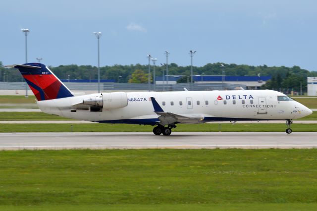 Canadair Regional Jet CRJ-200 (N8847A)