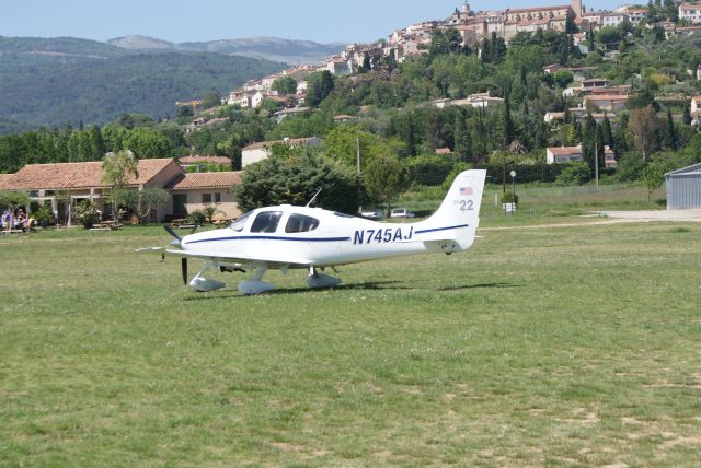 N745AJ — - Aerodrome de Fayence-Tourrettes, Cirrus SR22, cn608