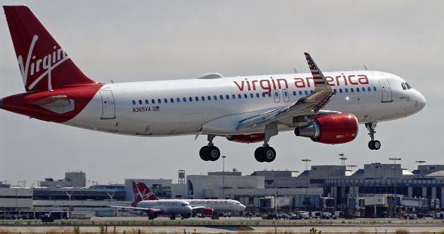 Airbus A320 (N365VA)