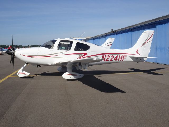 Cirrus SR-22 (N224HF)