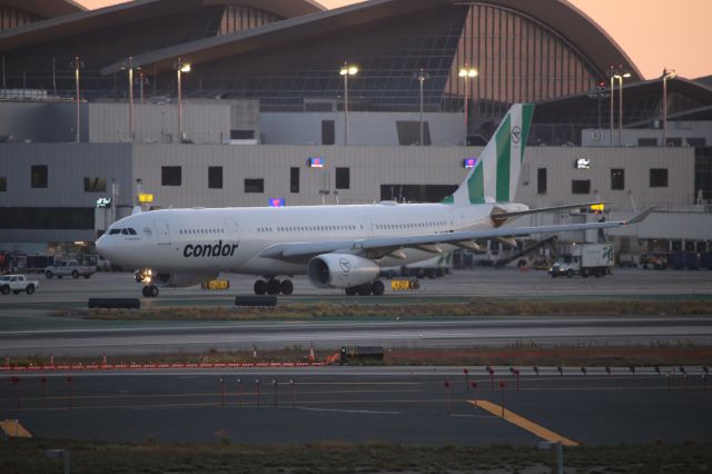 Airbus A330-200 (D-AIYA)