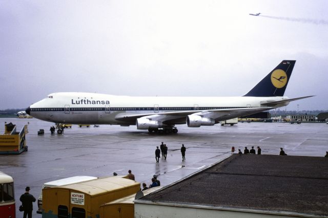 BOEING 747-100 (D-ABYA) - First arrival of first Lufthansa 747-130 D-ABYA at Düsseldorf (EDDL) in April 1970