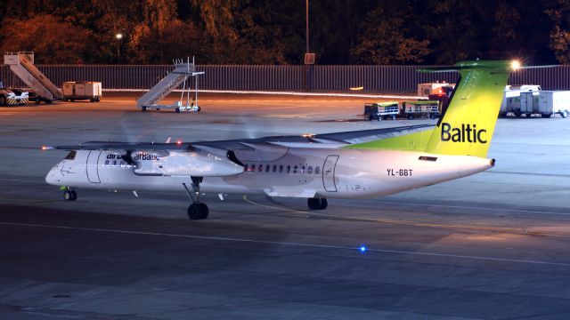 de Havilland Dash 8-100 (YL-BBT)