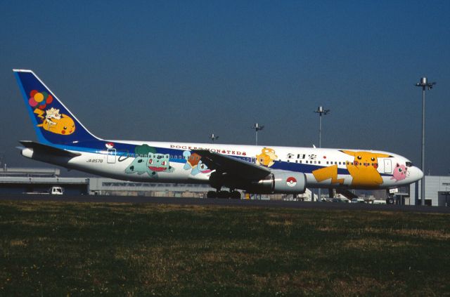 BOEING 767-300 (JA8578) - Taxing at Tokyo-Haneda Intl Airport on 1999/11/05 " Pokemon c/s "