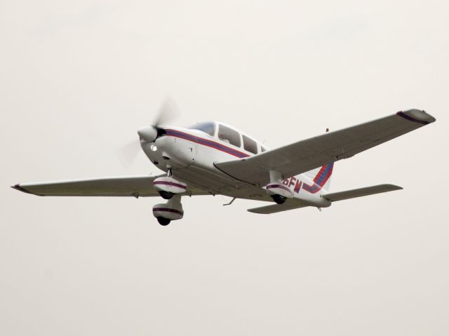 Piper Cherokee (N106FM) - Take off runway 26.