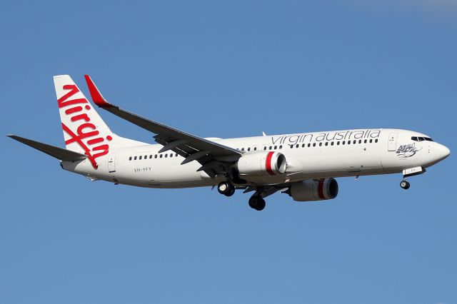 Boeing 737-800 (VH-YFY) - ON 18 NOVEMBER 2018