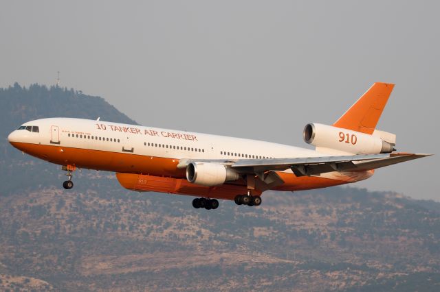 McDonnell Douglas DC-10 (N612AX) - On short final returning from the Milli Fire in Central Oregon.