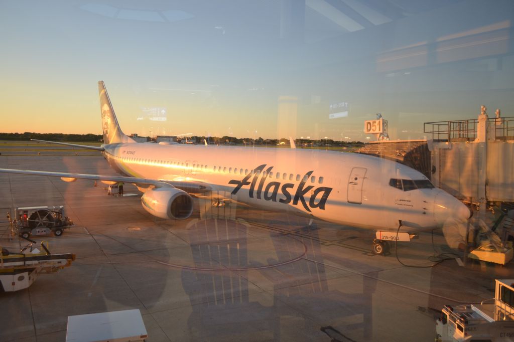 Boeing 737-900 (N315AS)