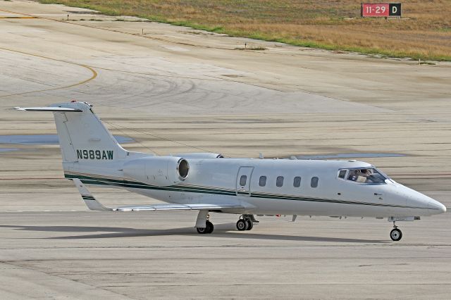 Learjet 55 (N989AW)