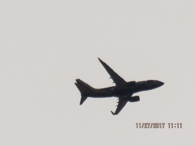 Boeing 737-700 (N7816B)