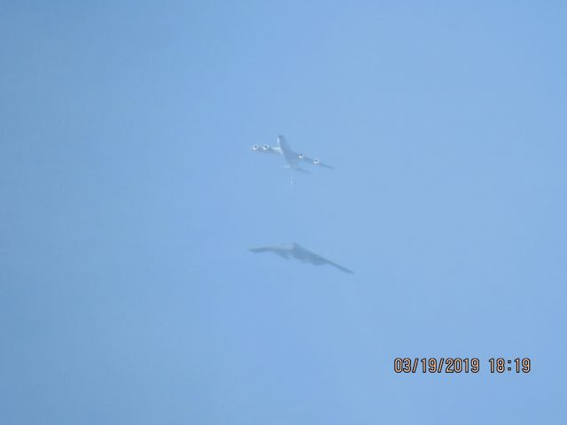 Boeing C-135FR Stratotanker (59-1453) - 121st ARW  from the Ohio Air National Guard refueling a B2 Spirit 