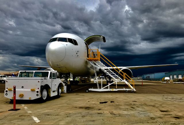 BOEING 767-400 (N761CK)