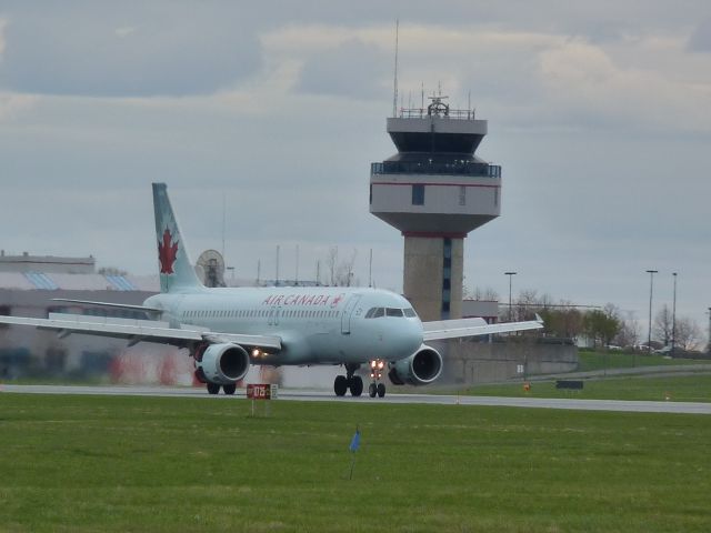 Airbus A320 (CP-LSS)