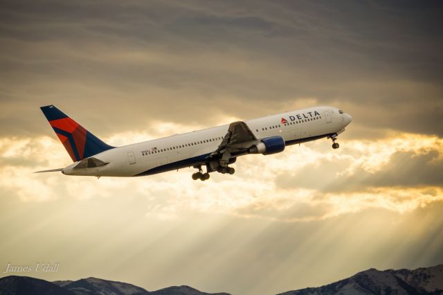 N140LL — - N140LL Departing 16L at Salt Lake City Intl Airport as the morning sun pokes through the clouds.