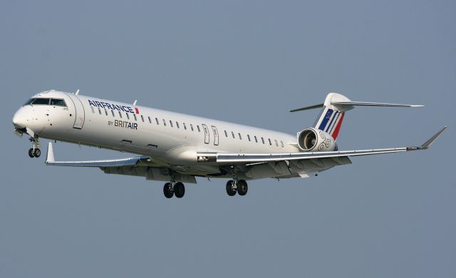 Canadair Challenger (F-GRZK) - Landing of a Bombardier Aerospace In. CL600-2C10, the company Brit Air, on the runway 07R/25L of airport Brest-Guipavas (BES-LFRB).