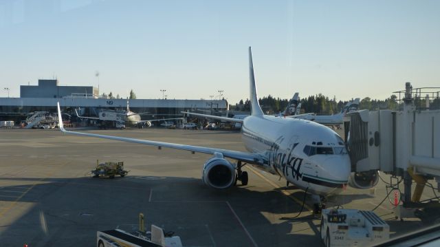 Boeing 737-700 (N619AS) - Preparing for departure to Anchorage. Del to Alaska Airlines in 2000