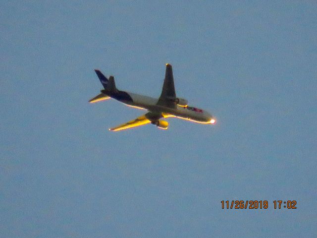 BOEING 767-300 (N140FE)