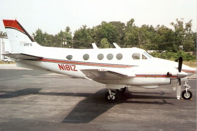 Beechcraft King Air 90 (N181Z) - Seen here in May-00.  Reregistered N481Z 14-Dec-12.