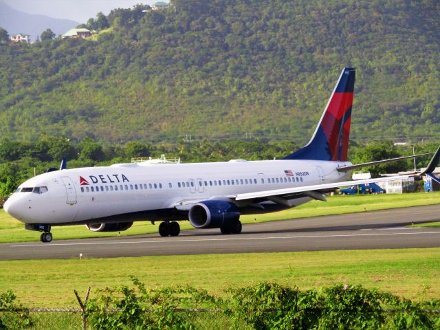 Boeing 737-900 (N852DN)