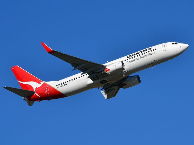 Boeing 737-800 (VH-VXG) - Getting airborne off runway 23 on a beautiful Adelaide autumn day. Thursday 12th April 2012.