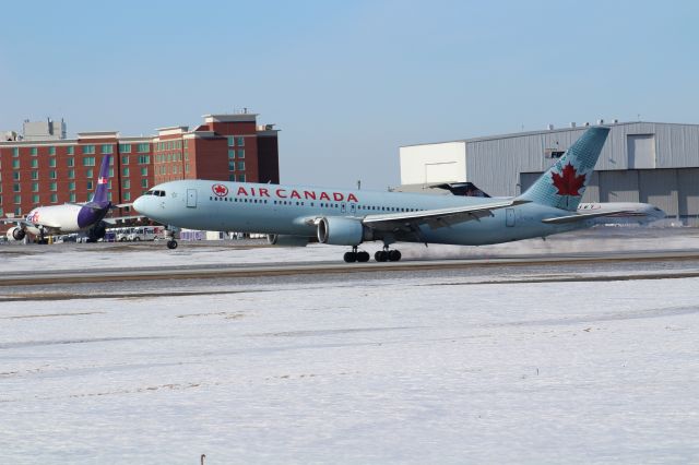 BOEING 767-300 (C-GLCA) - Touchdown Runway 25, ACA889 heavy