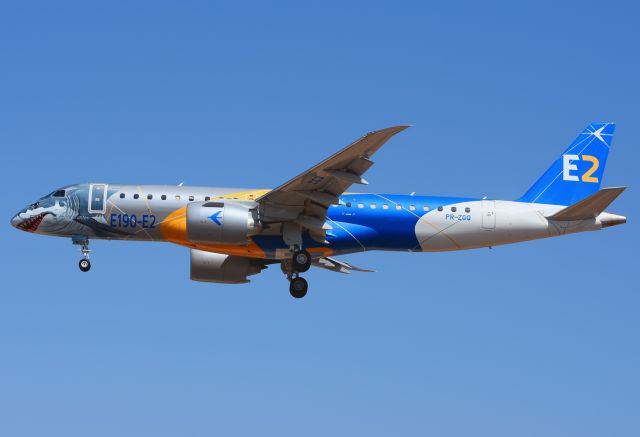 Embraer E190-E2 (PR-ZGQ)