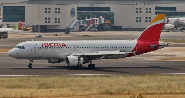 Airbus A320 (EC-LRG)