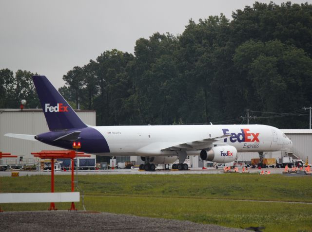 Boeing 757-200 (N937FD) - On ramp at CHA