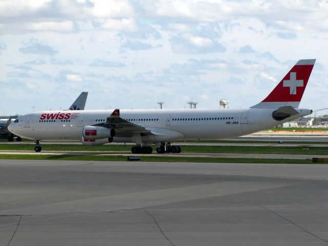 Airbus A340-300 (HB-JMA)