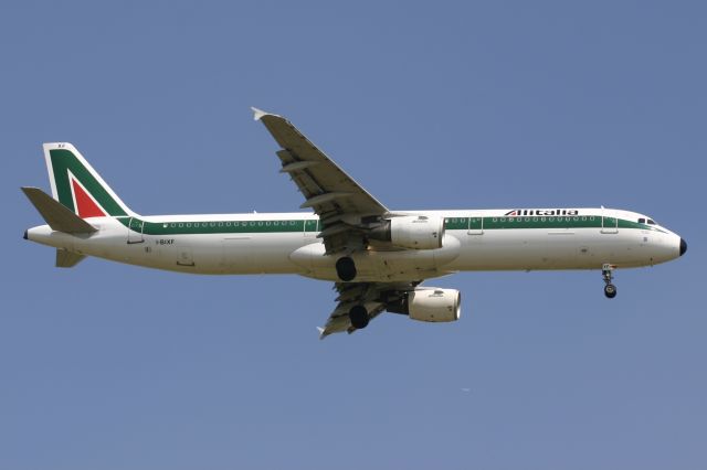Airbus A321 (I-BIXF) - July 14, 2005 - approached Paris CDG