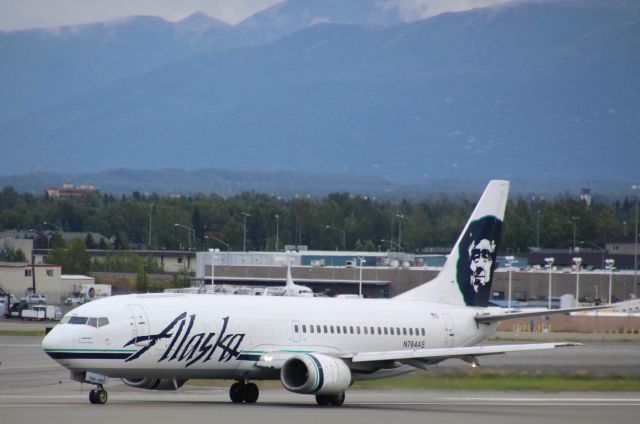 BOEING 737-400 (N764AS)