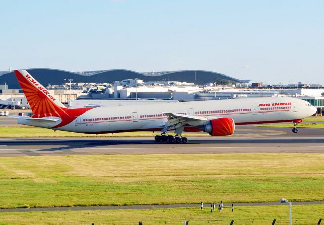 BOEING 777-300 (VT-ALO)