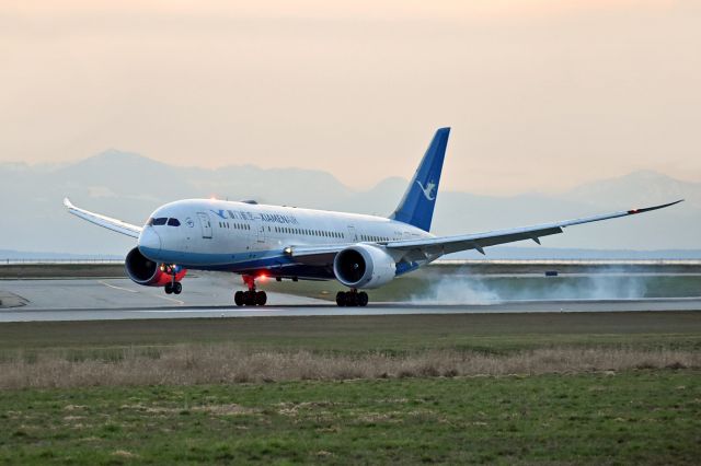 Boeing 787-8 (B-2768)