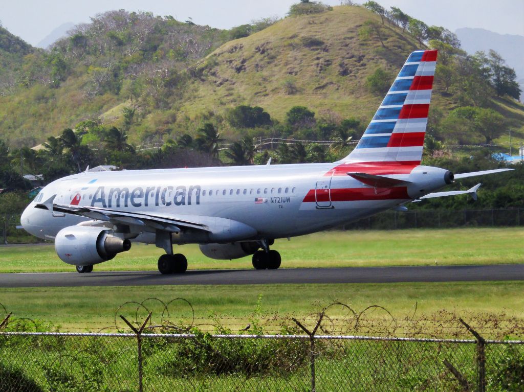 Airbus A319 (N721UW)