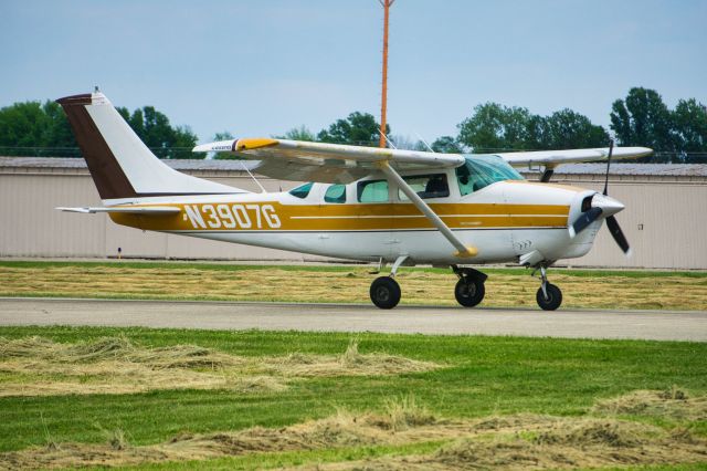 Cessna 206 Stationair (N3907G) - Landing