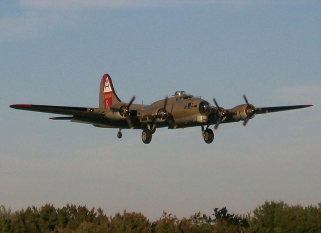 Boeing B-17 Flying Fortress (N93012) - B-17 909 over the numbers, rwy24 @ MHT