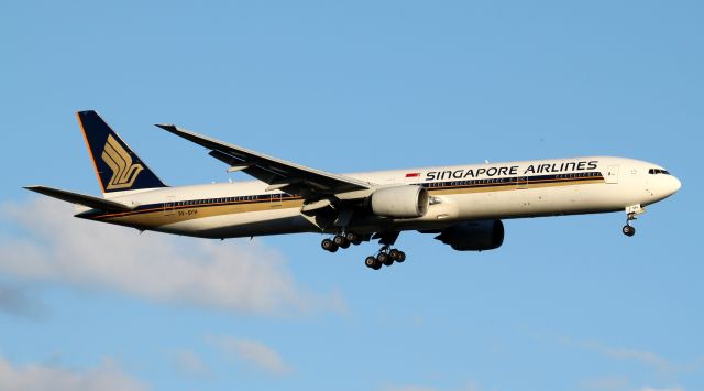BOEING 777-300 (9V-SYH) - Short Final To Rwy 25
