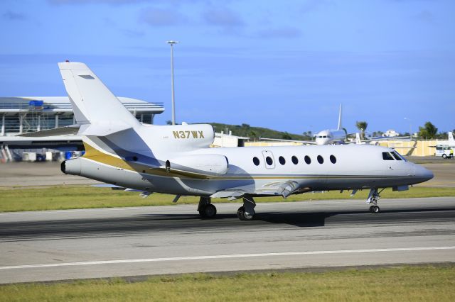 Dassault Falcon 50 (N37WX)